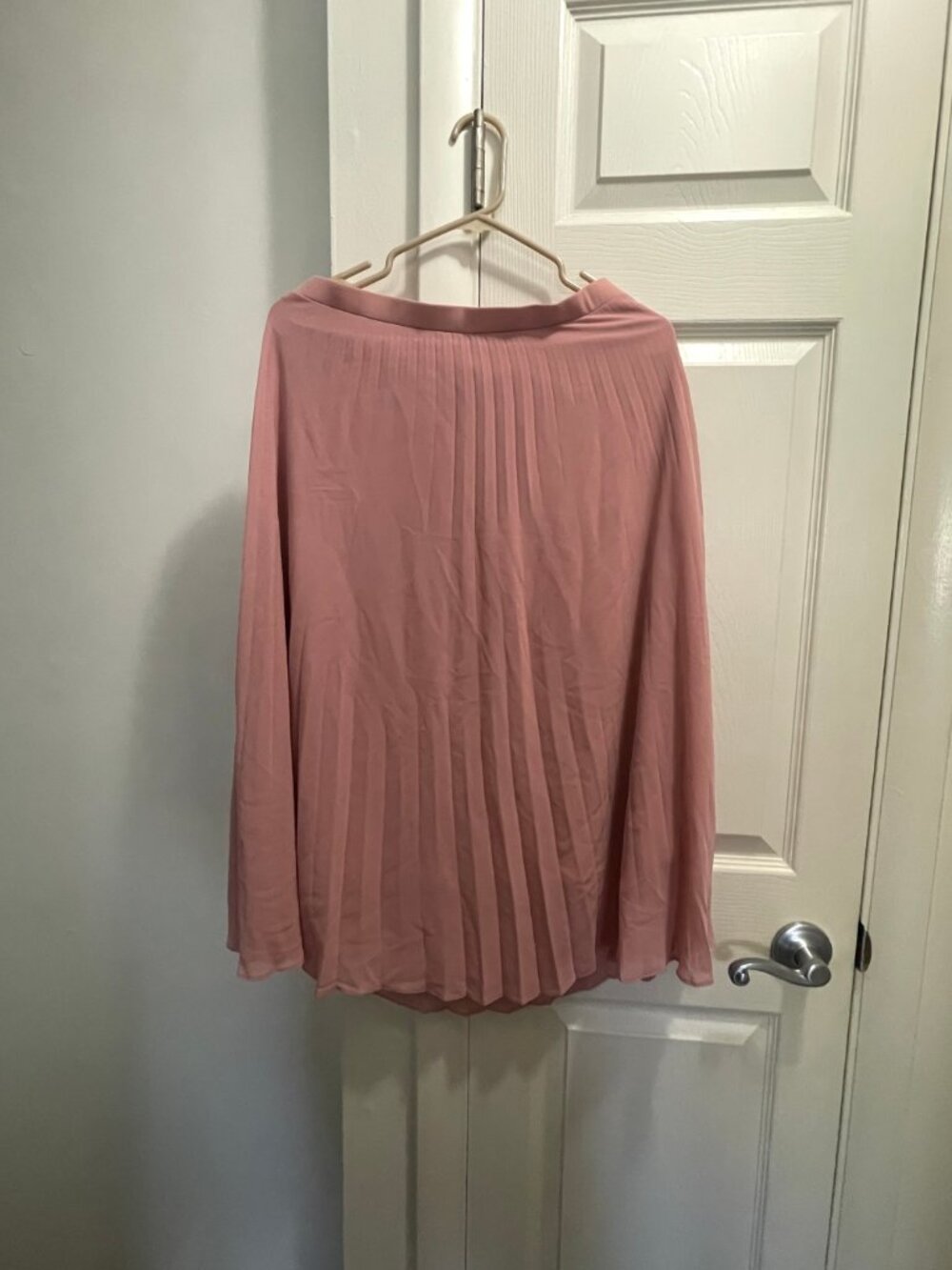 Women Midi pleated pink plush skirt / Size: Large